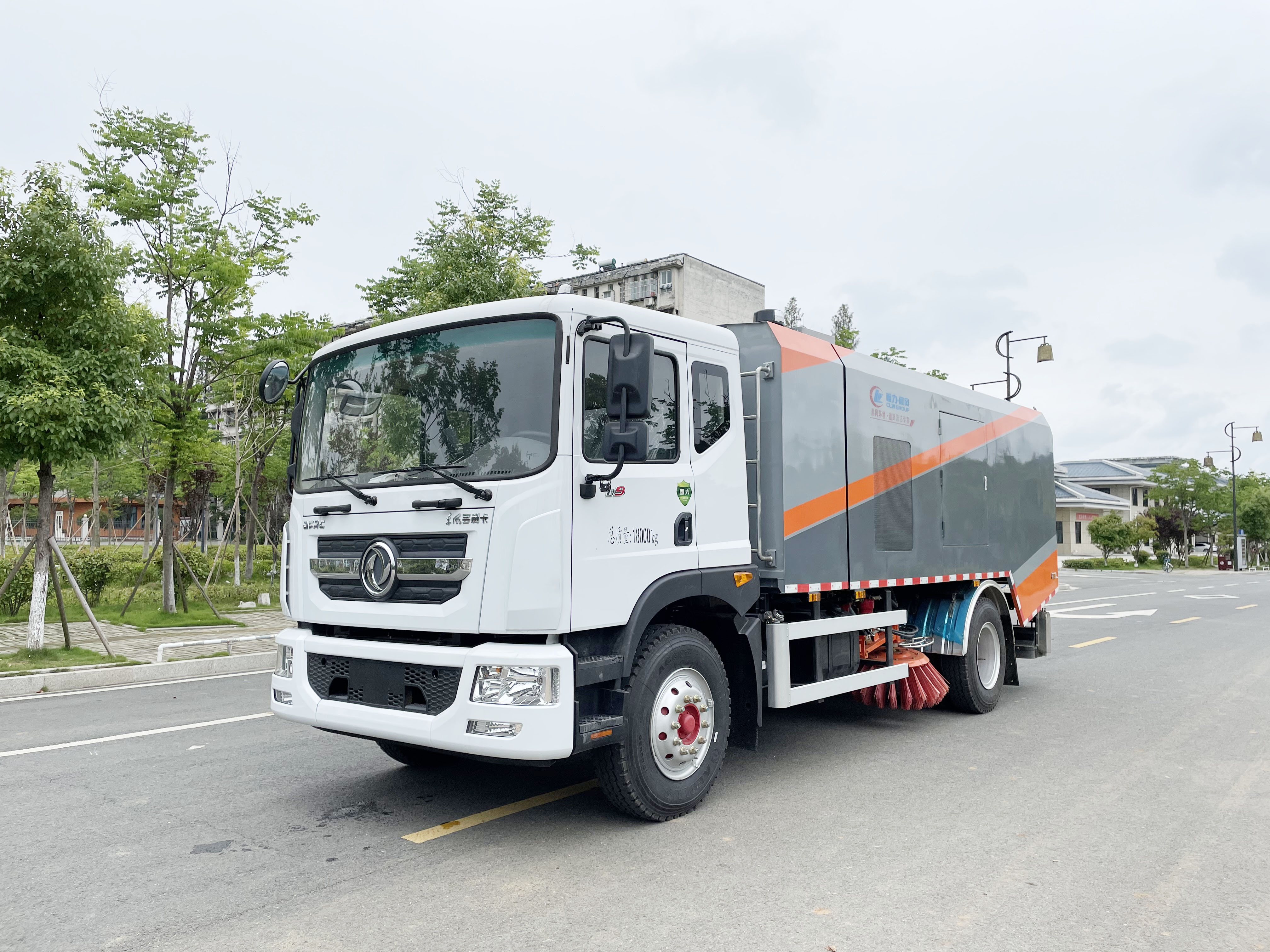 東風D9幹濕兩用掃路車